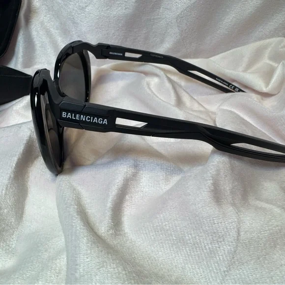 Balenciaga Authentic Oversized Black Shield Sunglasses BB-0024-S 004 NWT - Picture 2 of 14